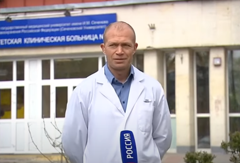 Главный пульмонолог Минздрава России, Сергей Авдеев рассказал, что пневмония, вызываемая коронавирусом протекает необычно